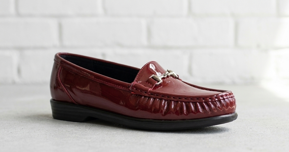 NEW SAS women's metro loafer in garnet